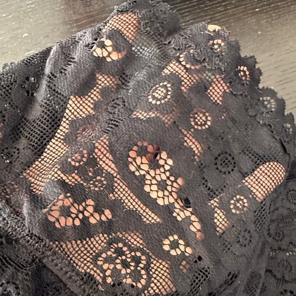 B36 Show Off by aerie Black Floral Lace V-Neck Bandeau Bralette - Picture 8 of 8